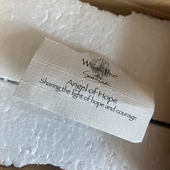 Willow Tree Angel of Hope w/ Lantern - Picture 7 of 8